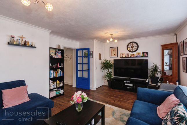 7, Buttercup Square, Stanwell photo 5