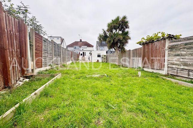103, Park Avenue, Potters Bar photo 2
