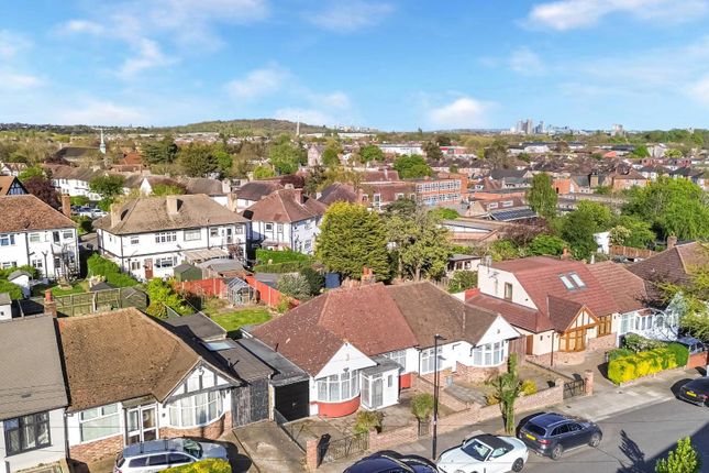 59, Farndale Crescent, Greenford photo 3