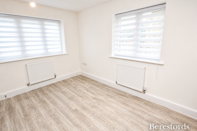 15, Harold Teager Crescent, Chelmsford photo 4