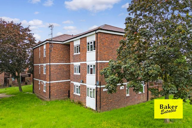 Thumbnail Flat for sale in Haldon Close, Chigwell