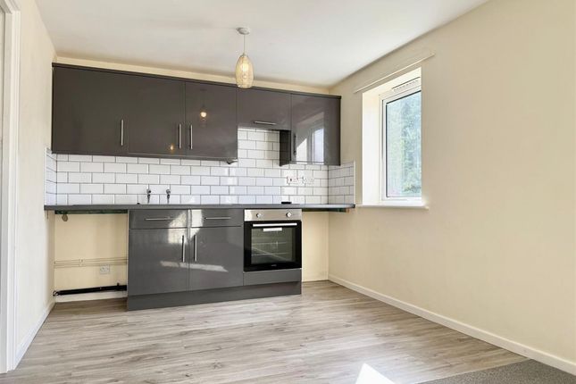 2 Appleyard Court, Chesterfield photo 2