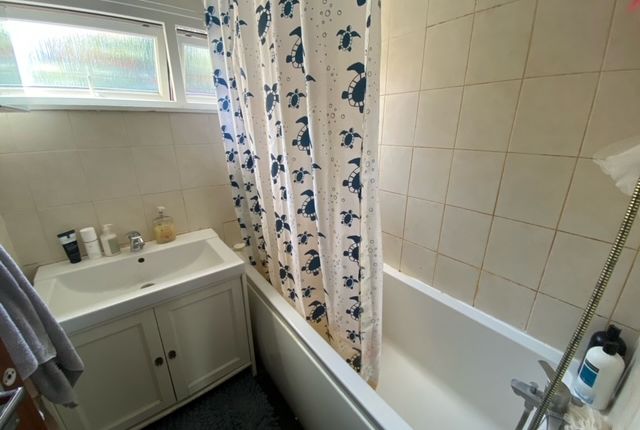 Flat to rent in Downs Road, Canterbury
