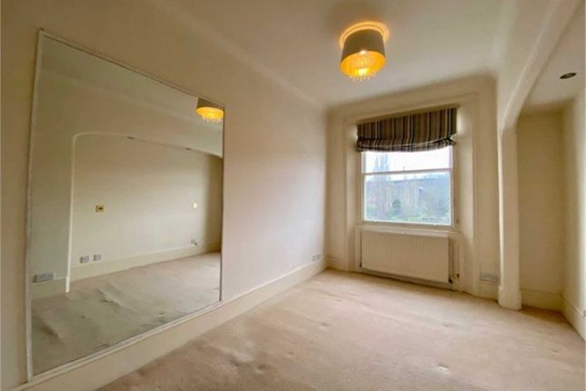 Flat to rent in River Terrace, Henley-On-Thames