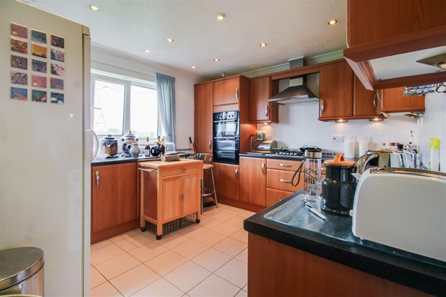 14, Manor Avenue, Ossett photo 2