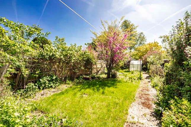 1 Fairfield Cottages, Farm Road, Goring on Thames photo 2
