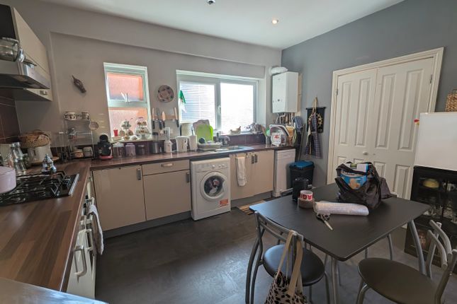 Flat 2, 119 Cheriton Road, Kent photo 5