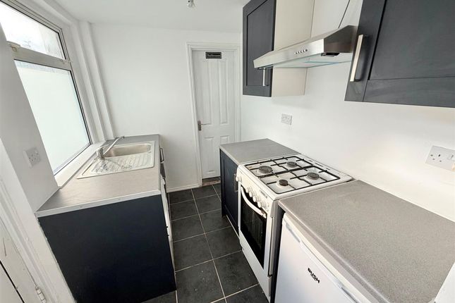 6 Surrey Street, Luton photo 3