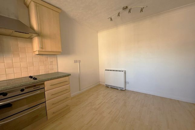 29 Bond Road, Rainham, Kent photo 3