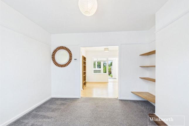 242, Elgar Road South, Berkshire photo 4