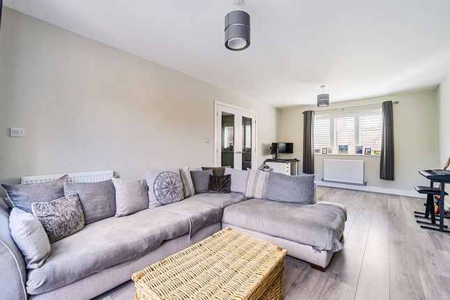 9 Chestnut Drive, Pulborough photo 3
