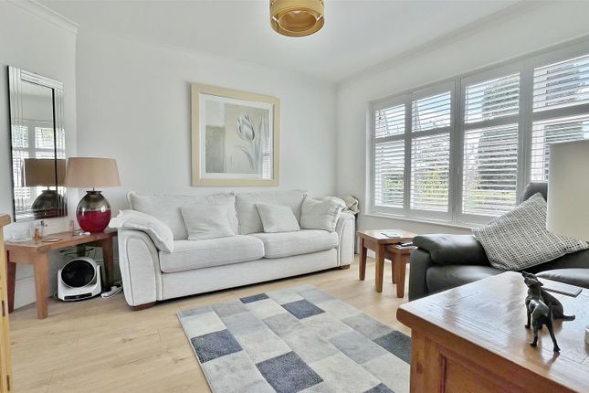 14, Roydon Way, Frinton-on-Sea photo 2