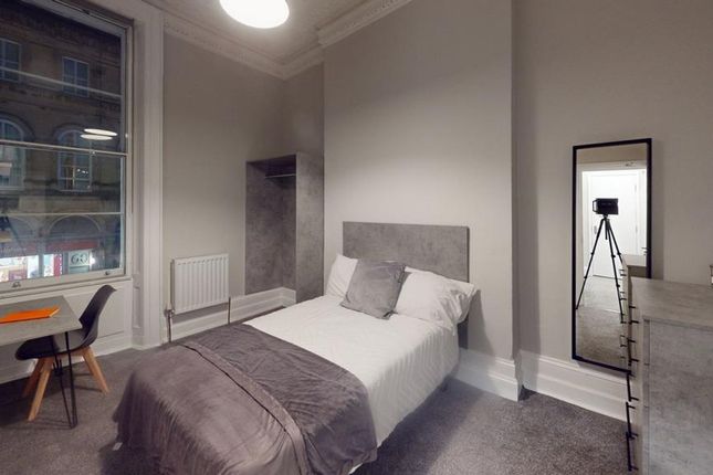 A Stylish And Well-Lit Double Bedroom Featuring Mo...