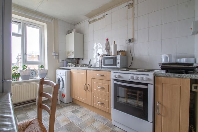 144 Strongbow Crescent, London photo 4