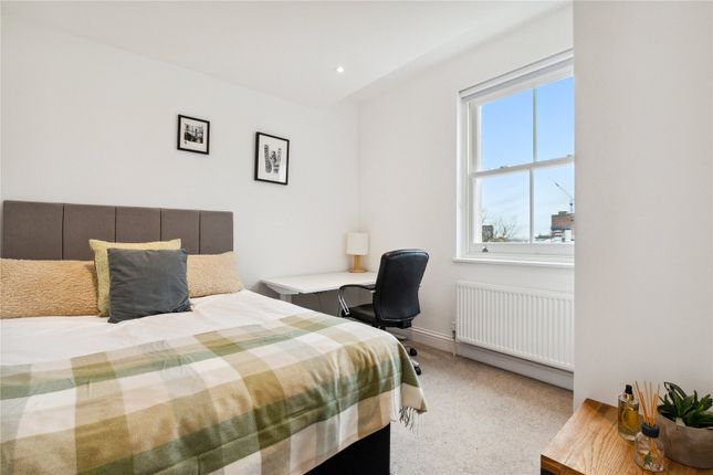 Flat for sale in East Hill, Wandsworth, London