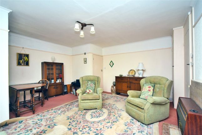 15, Yewlands Close, Surrey photo 2