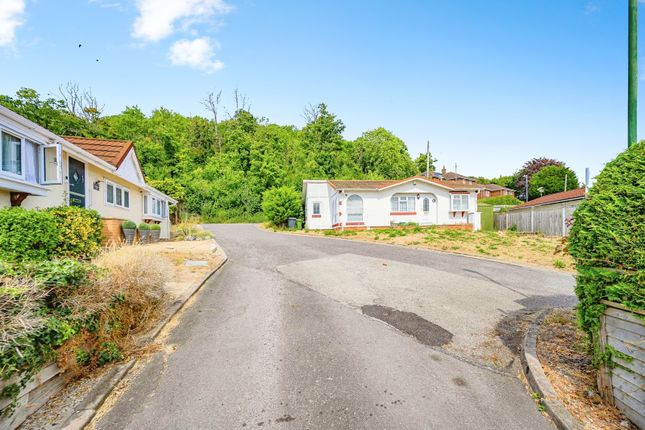 2, Brookfield Park, Totternhoe photo 2