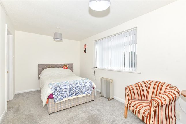 Reedmace Close, Waterlooville photo 2