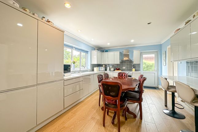 5 Pipers End, Wirral photo 4