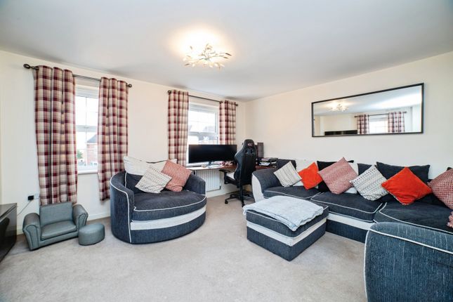 64, Sylvan Avenue, Nottingham photo 2
