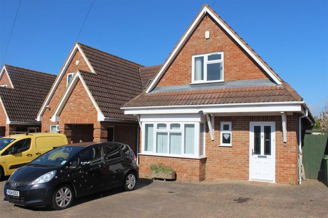 3 bed detached bungalow for sale in Gooseberry Hill, Luton LU3