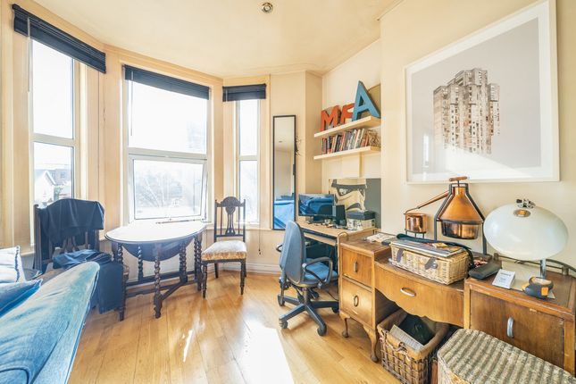 Flat for sale in Searles Road, London