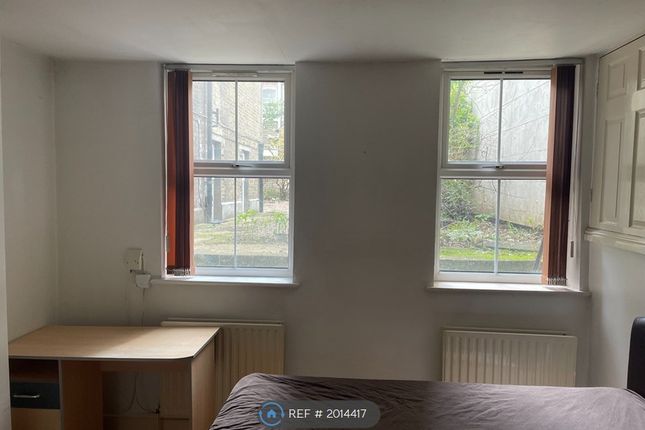 Flat to rent in Clapham Old Town, London