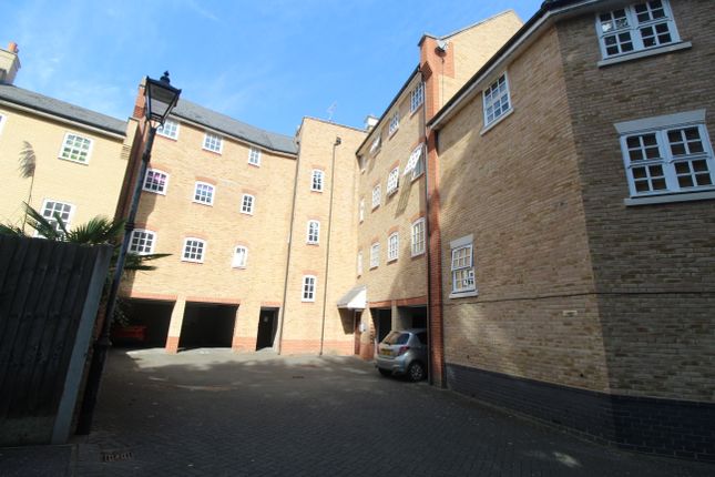 99, Albany Gardens, Colchester photo 3