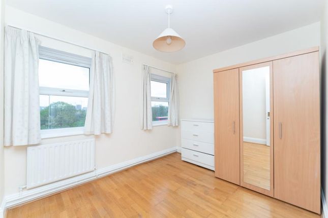 Flat to rent in Ritz Parade, London