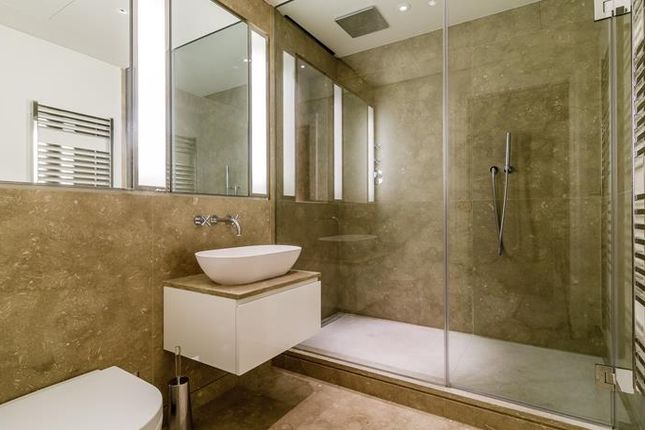 Bathroom 2.Jpg