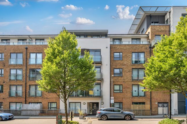 Flat 26 Cherrywood Lodge,, Birdwood Avenue, London photo 4