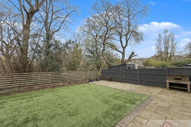 35 Meadow Close, Leek photo 3