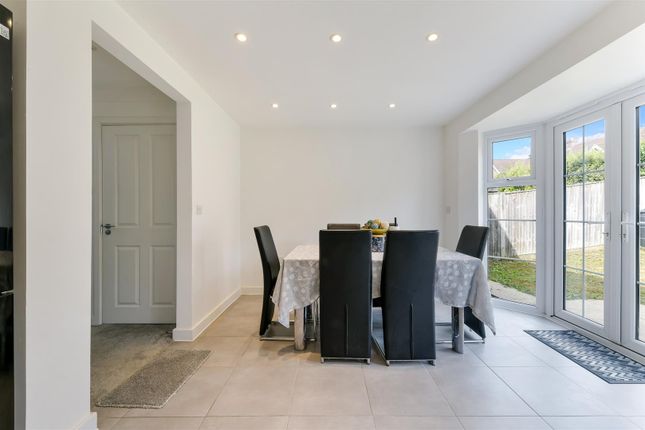 9, Woodlands Close, Merstham photo 4