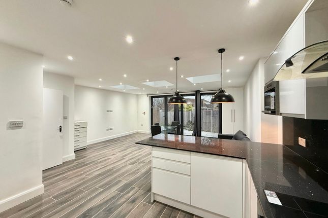 Thumbnail Semi-detached house to rent in South Way, Croydon