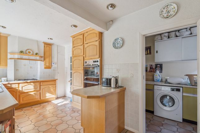 April Lodge, 40, Clifton Road, Buckinghamshire photo 4