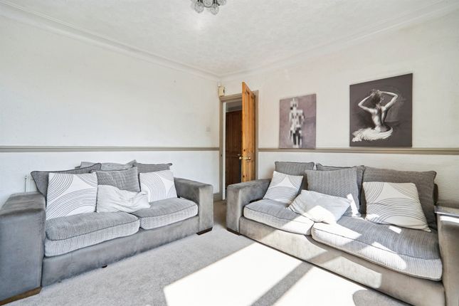 7, Goose Cote Lane, Keighley photo 4