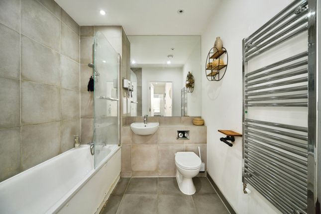 Flat 8, Whitaker Lodge, 33, Gardiner Close, Enfield photo 4