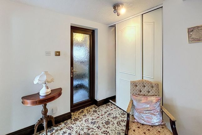 14 Penprysg Road, Bridgend photo 4