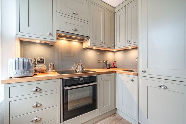 Flat 3, 13, Gordon Place, London photo 3