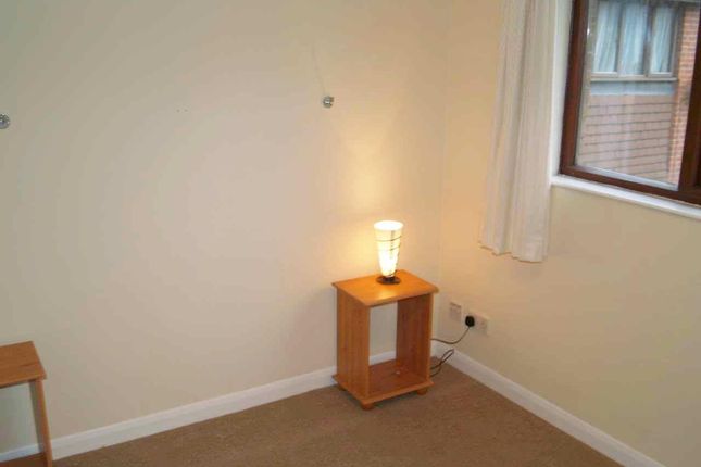 14, Guinevere Road, Ifield West photo 2