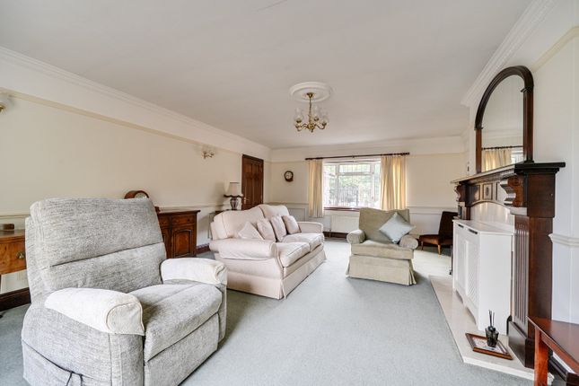 11, Morlands Avenue, Tilehurst photo 2