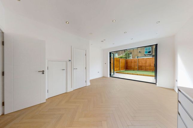 7 Gondar Gardens, London photo 3