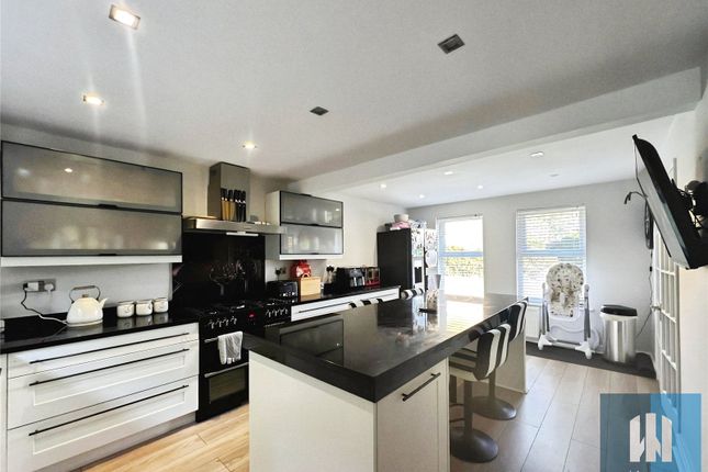 6, The Muirlands, Huddersfield photo 3
