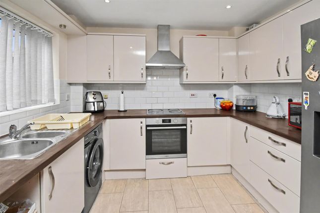 27, East Glebe Close, Corby photo 2