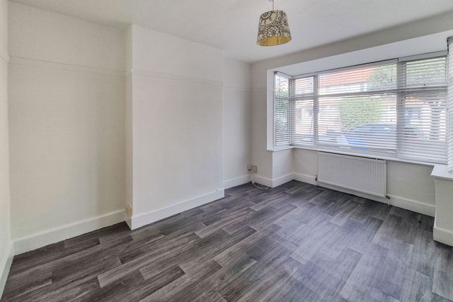 5 Russell Road, Twickenham photo 2