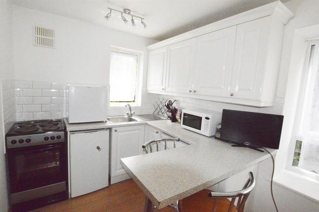 6, Elmley Close, Beckton photo 2