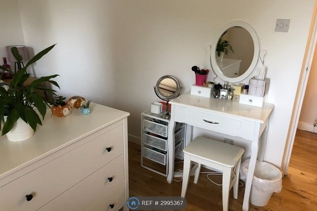 Flat, Stuart Crescent, Edinburgh photo 5