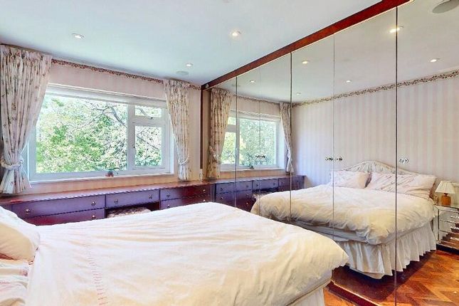 24 Chatterton Court,, Eversfield Road, Surrey photo 4