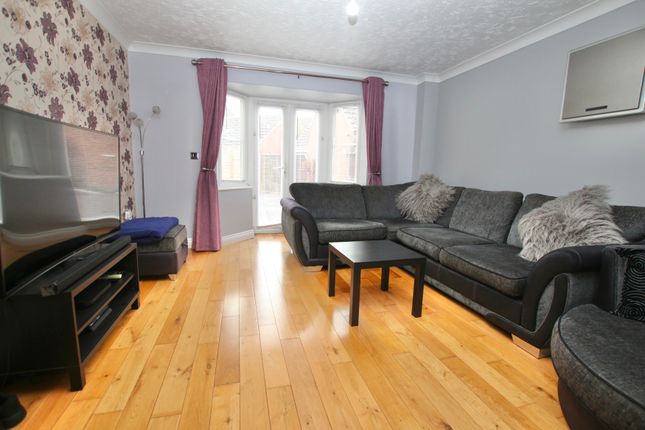 10, Elder Close, Witham St Hughs photo 2