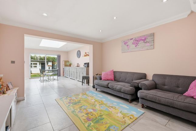 3, Longcourt Mews, Wanstead photo 3